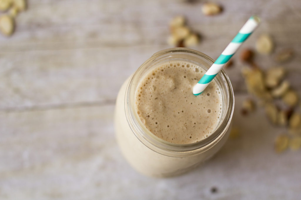 Smoothie in mason jar with aqua blue straw